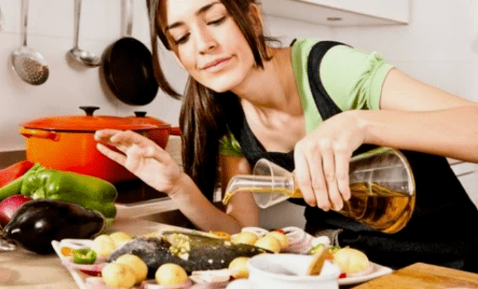 Preparation of protein diet containers